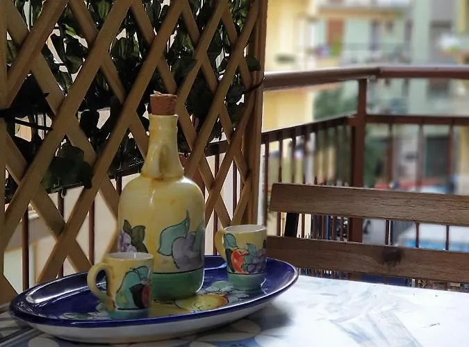 Domus Apartament Salerno